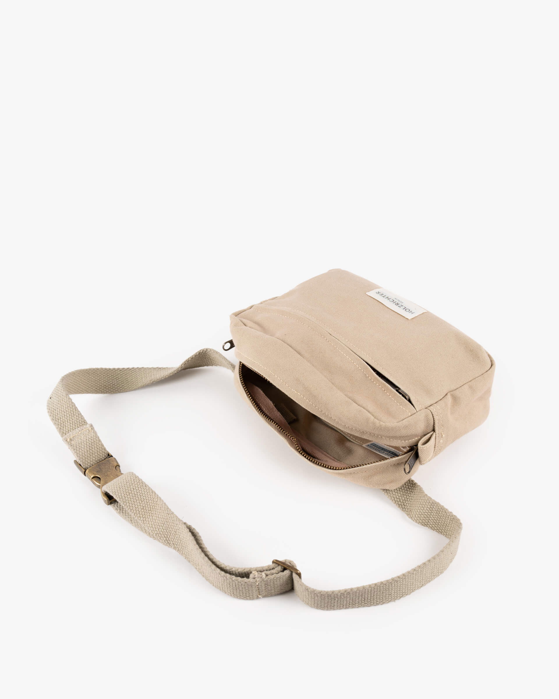 Handgefertigte Crossbody-Tasche in Sandfarben aus Leder mit verstellbarem Schultergurt und Reißverschluss