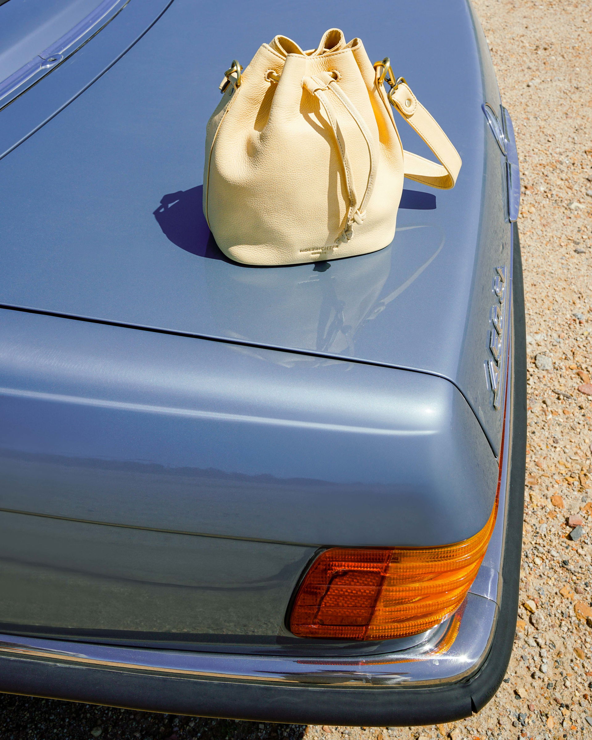 Handgefertigtes Accessoire aus hochwertigem Gentle Grain Leder in warmem Butterlemon-Gelbton