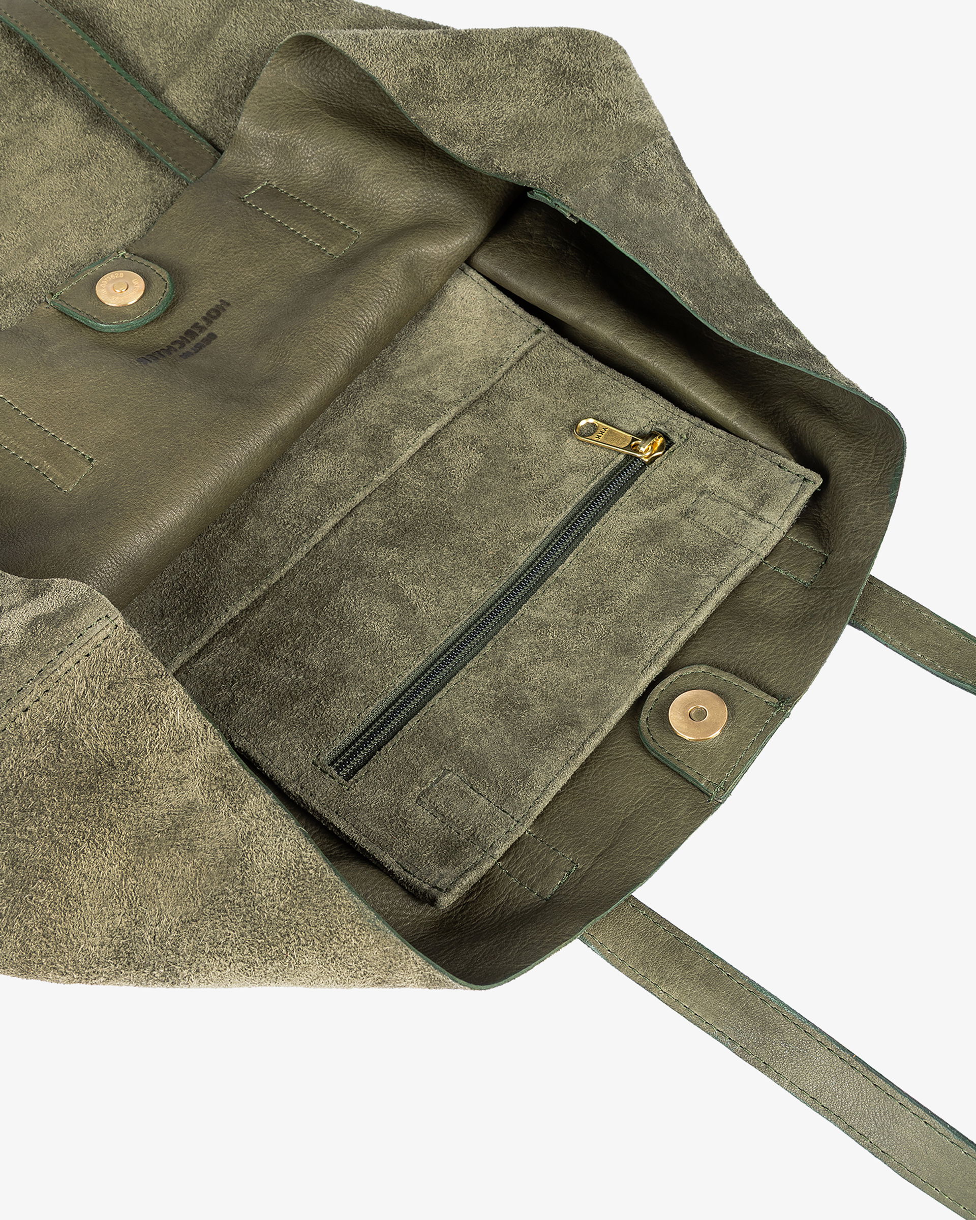 Hellbraunes Lederprodukt mit handwerklicher Naht und feiner Oberflächentextur